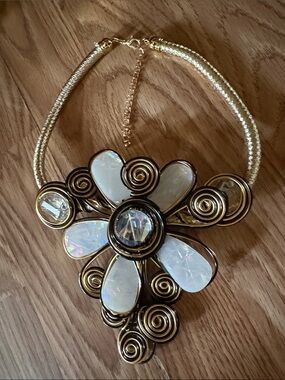 VINTAGE ETHNIC CELLULOID ACETATE METAL FLEXIBLE WIRE FLOWER 18-22" NECKLACE
